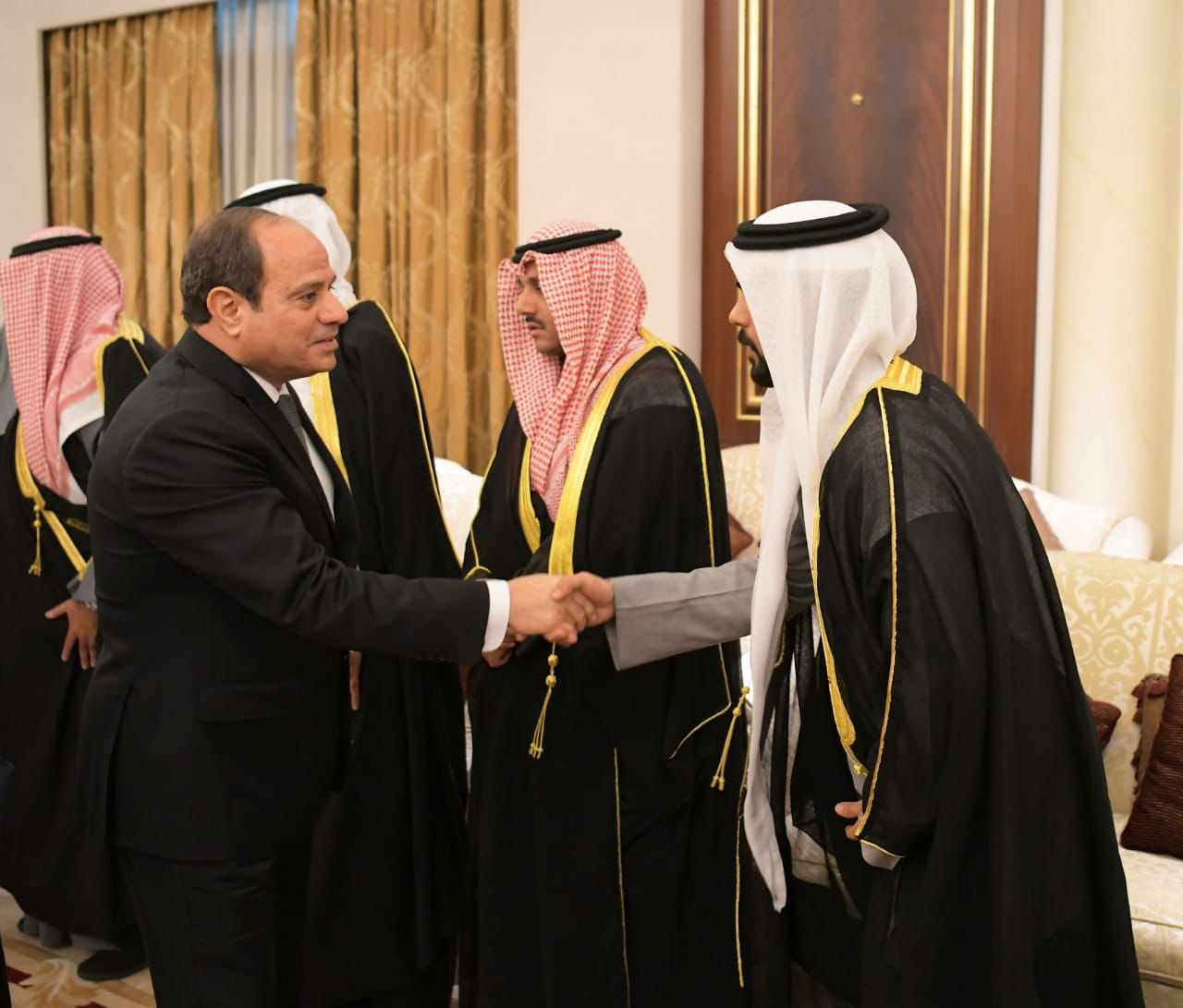 الرئيس السيسي يعود إلى أرض الوطن