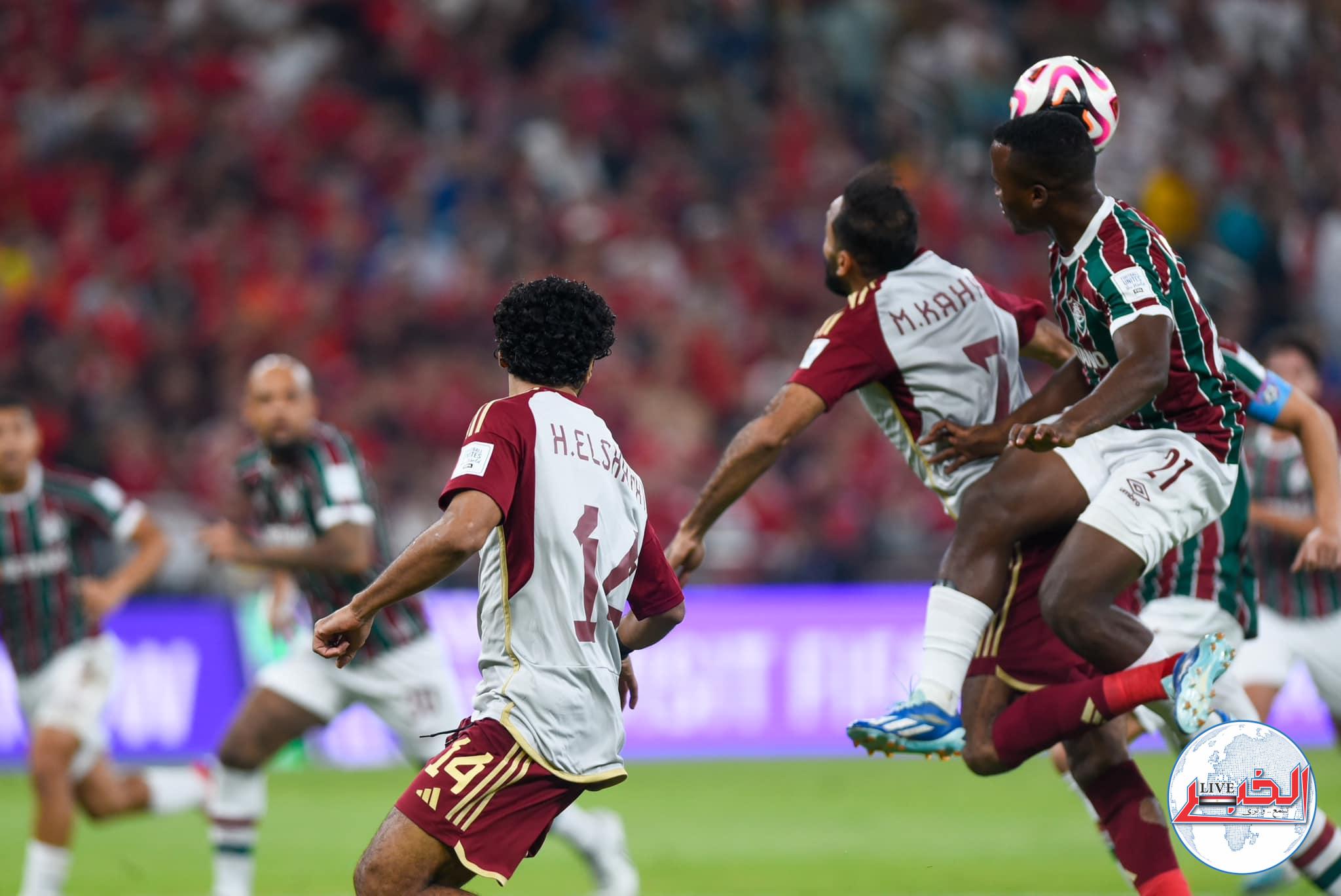 حكم دولي سابق يكشف مدى صحة ركلة جزاء لـ فلومينينسي أمام الأهلي - الخبر لايف