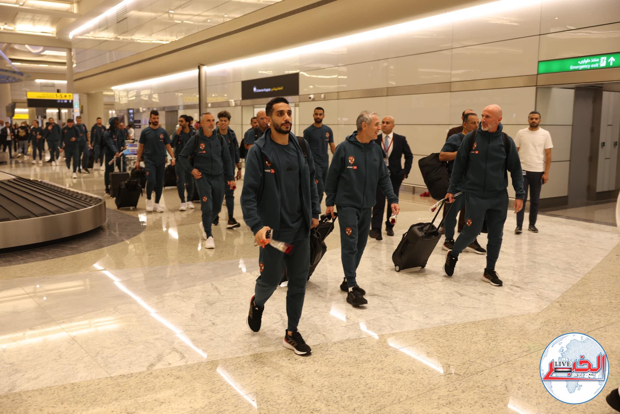 وصول بعثة الأهلي لـ " الإمارات " للمشاركة في كأس السوبر المصري 2023.. صور