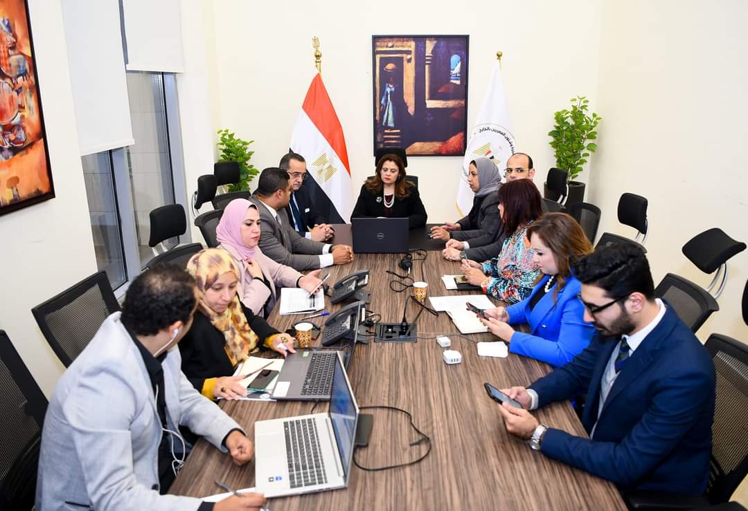 وزيرة الهجرة تتابع الانتخابات الرئاسية حول العالم من غرفة عمليات الوزارة 