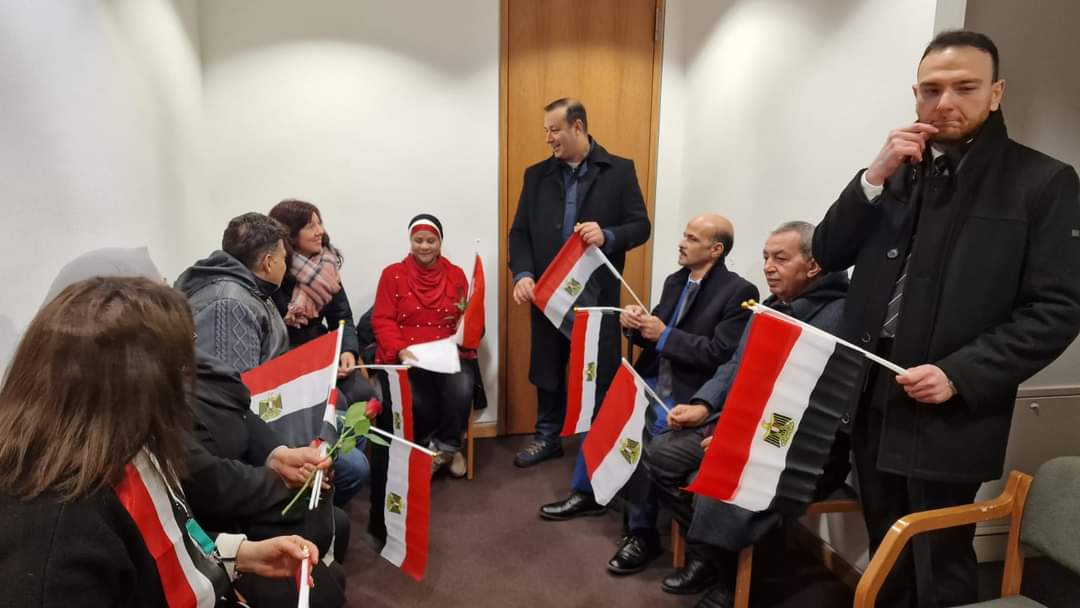 الأعلام ترفرف أمام السفارة المصرية.. ببرلين