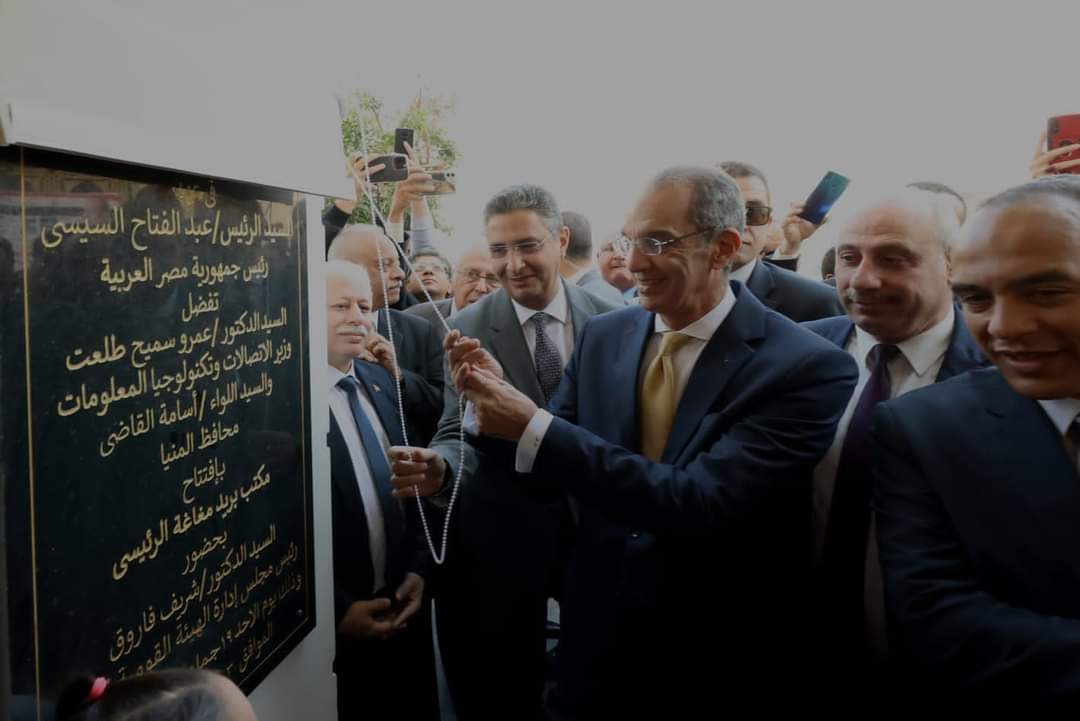 وزير الاتصالات يفتتح ويتفقد عددا من المشروعات بالمنيا