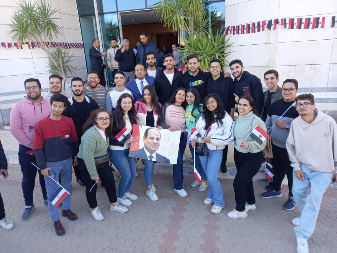 الطلاب المصريون بالجامعات الأردنية يرسمون لوحة وطنية أمام صناديق الإنتخابات الرئاسية - الخبر لايف