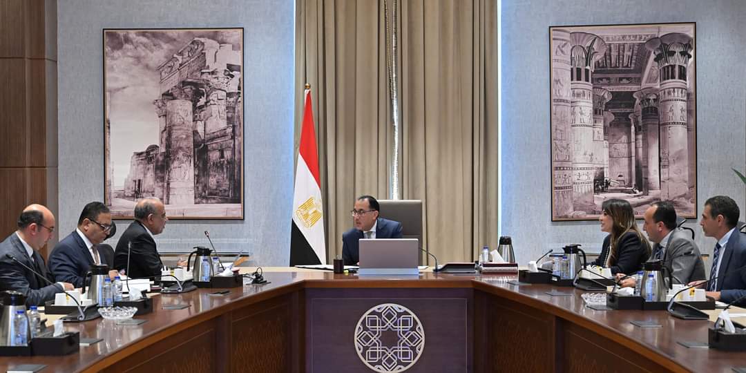 مدبولى يستعرض المشروع القومى لتطوير صناعة الغزل والنسيج