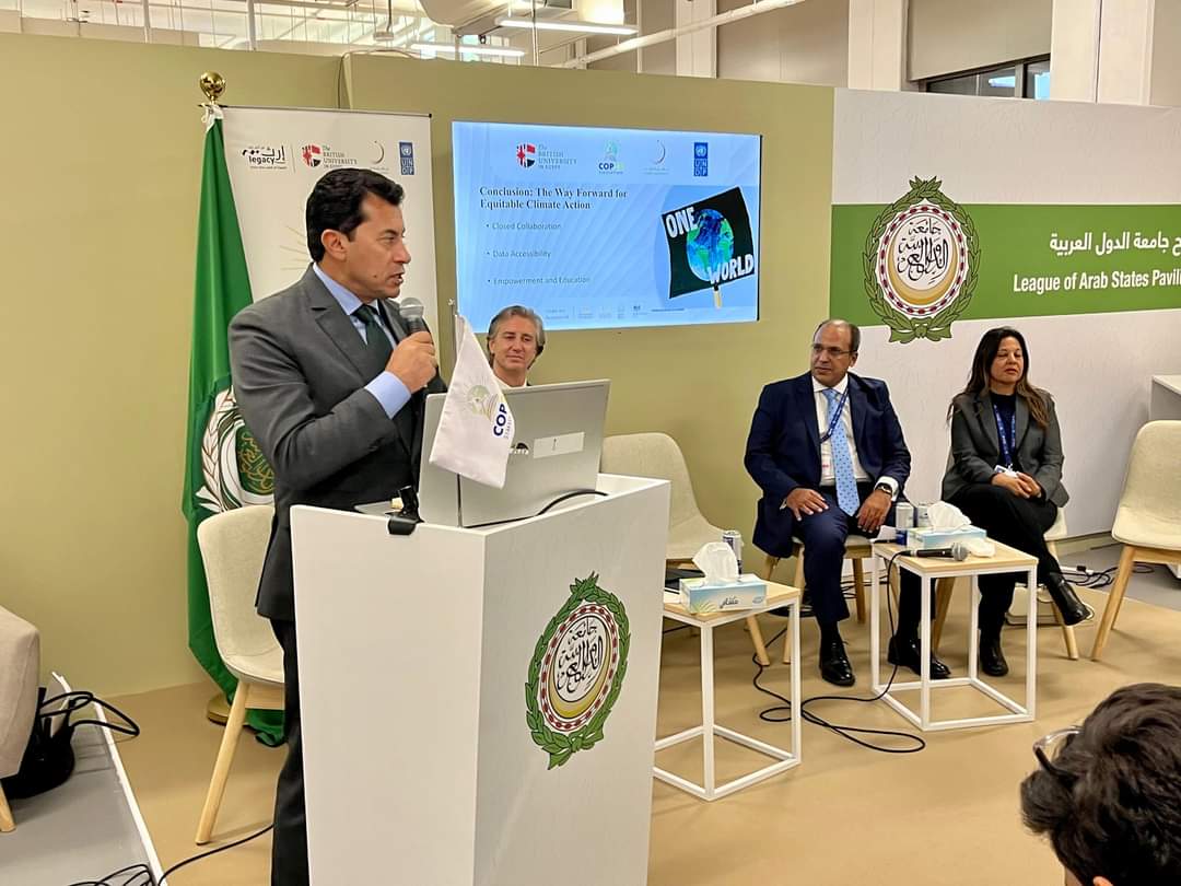 د.أشرف صبحي يلتقي المفاوضين الشباب المصريين بمؤتمر المناخ بدبى