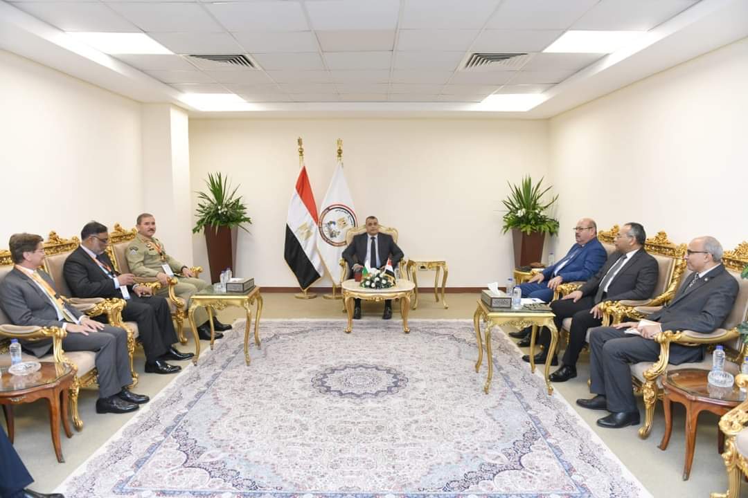وزير الإنتاج الحربى يبحث مع رئيس شركة الصناعات الثقيلة الباكستانية "تاكسيلا" التعاون المشترك