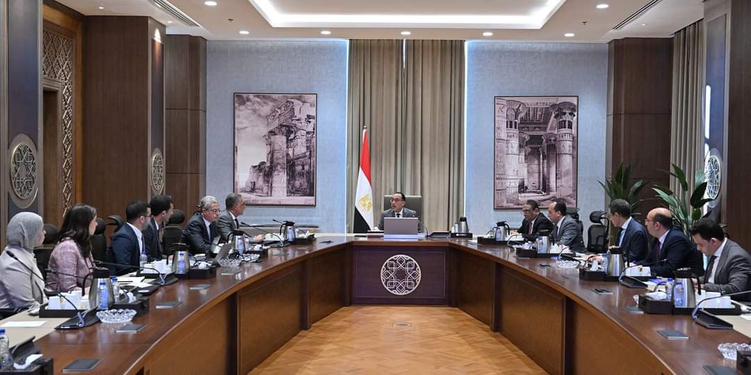 رئيس الوزراء يلتقي فريق شركة "انطلاق" لاستعراض تقرير شامل عن ريادة الأعمال بمصر