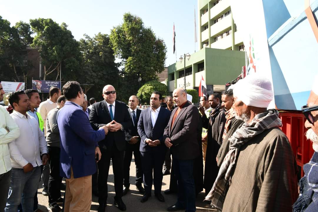 تسليم 100 مركب لصغار الصيادين بقنا