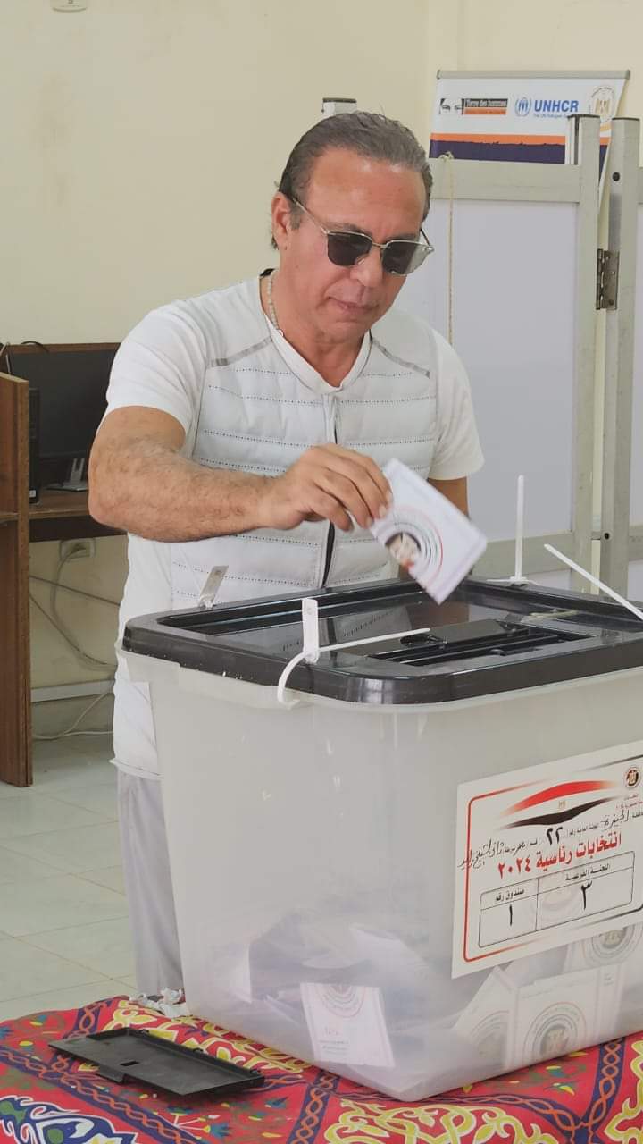 أيمن يونس وحسام غالى ورياضيون يدلون بأصواتهم