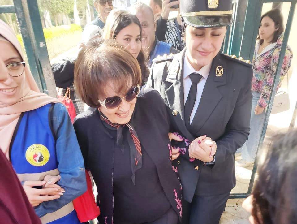 الفنانة سميرة أحمد: انتخبت السيسى لمواصلة مسيرة الإنجازات وحفاظا على الاستقرار