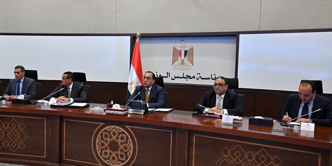 رئيس الوزراء..للمحافظين:استمرار جهود توفير الخدمات والتيسيرات للمواطنين لأداء حقهم الدستورى فى الانتخابات الرئاسية 