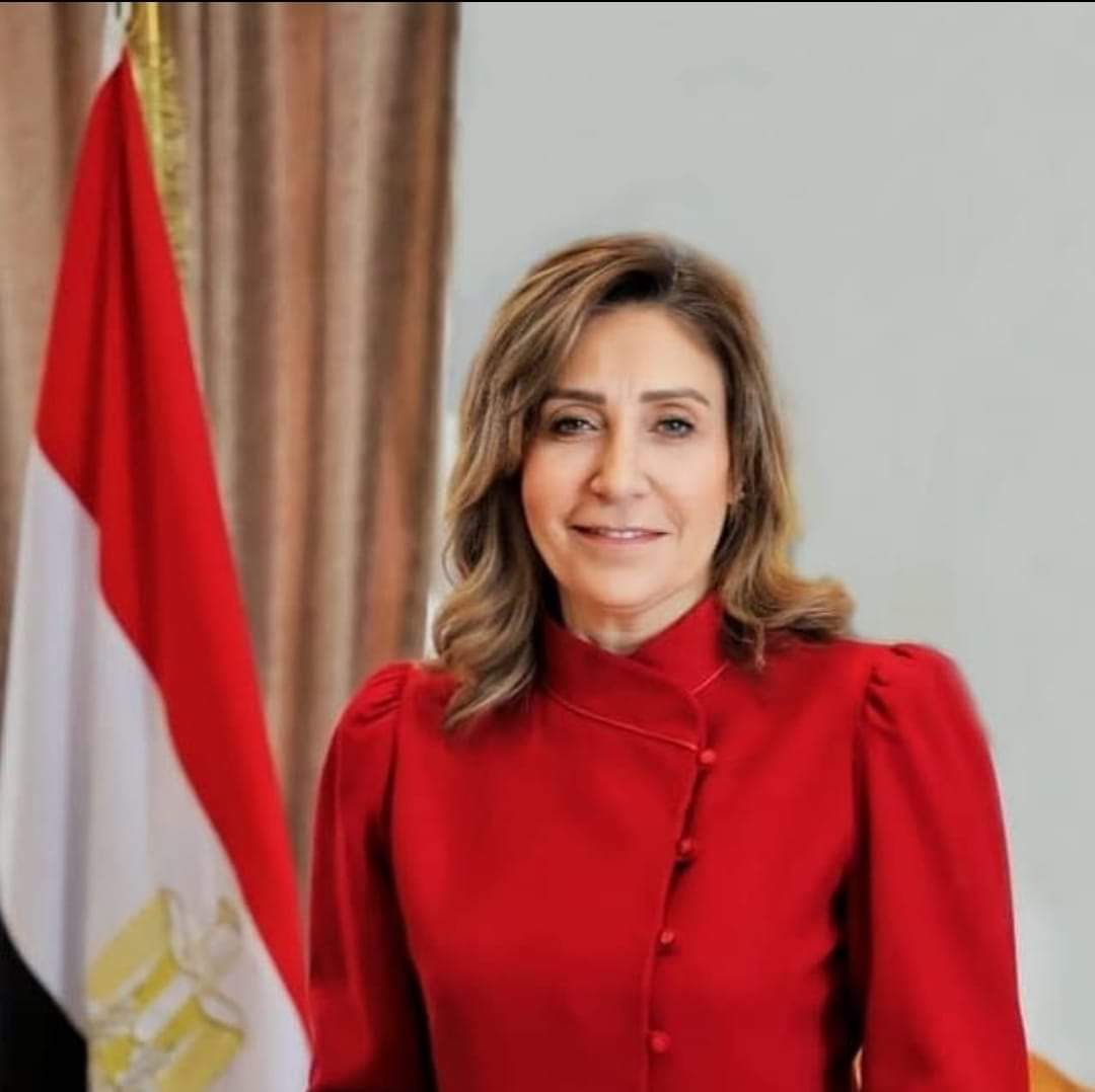 وزيرة الثقافة:طباعة الأعمال الفائزة بمسابقة "المواهب الأدبية للشباب"وإتاحتها لجمهور معرض القاهرة للكتاب 