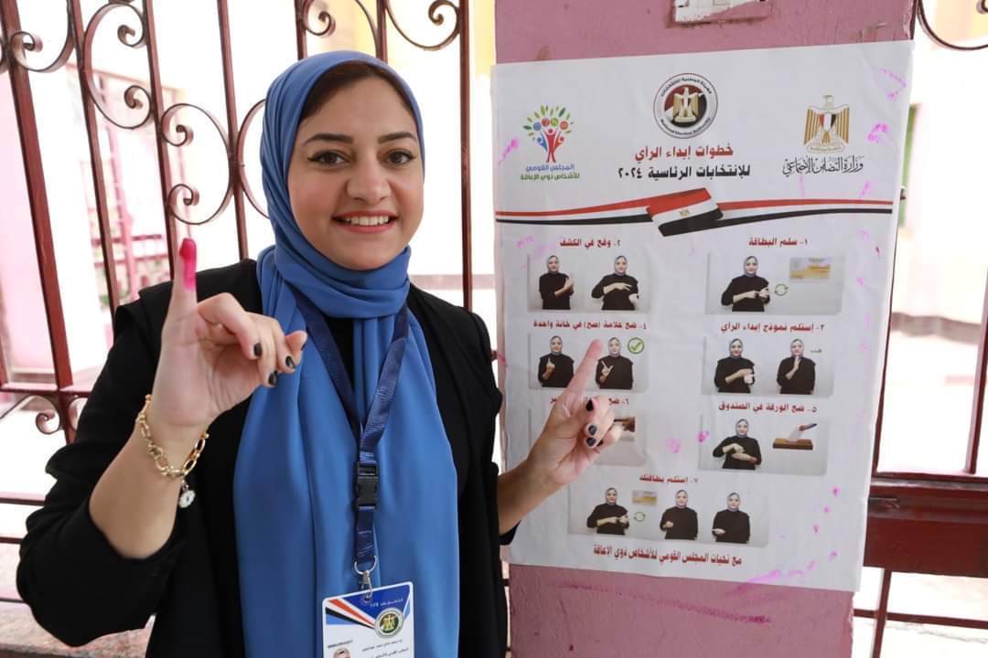 بطلة توعية الصم.. تدلى بصوتها