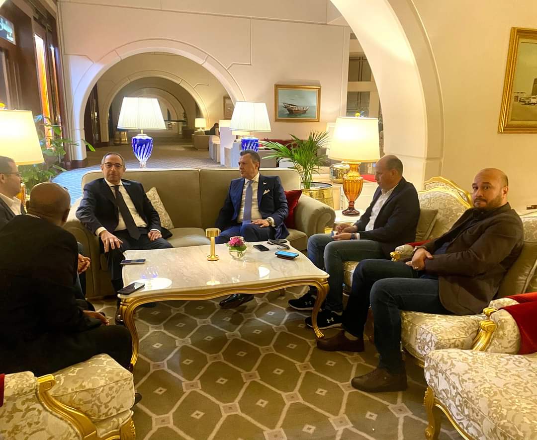 وزير السياحة يلتقى ممثلى عدد من الصحف ووكالات الأنباء العربية..بالدوحة