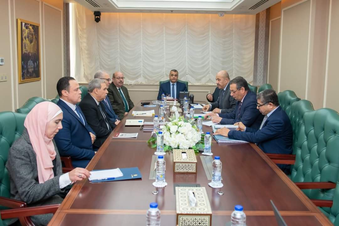 وزير الإنتاج الحربى يتابع آخر مستجدات المشروعات الجارى تنفيذها 
