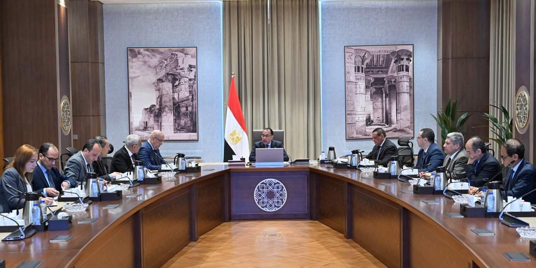 رئيس الوزراء يتابع جهود التوسع في إقامة مدارس "المتفوقين" و "النيل" و "اليابانية"