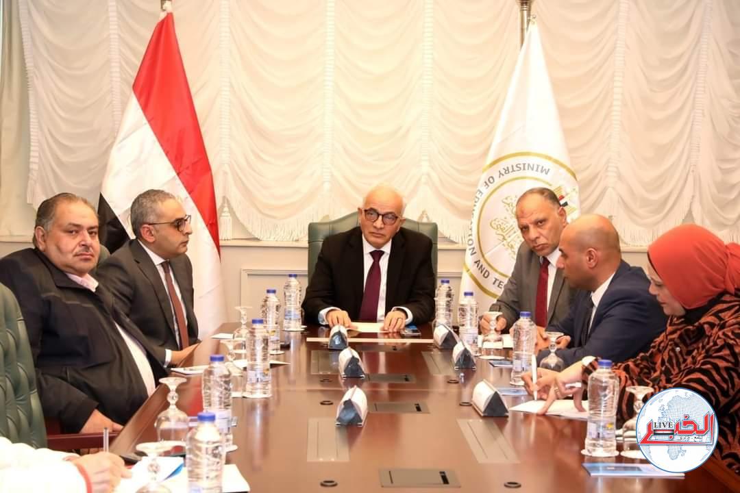 مديرو الإدارات التعليمية بالمحافظات يحددون طريقة امتحانات أولى وثانية ثانوى