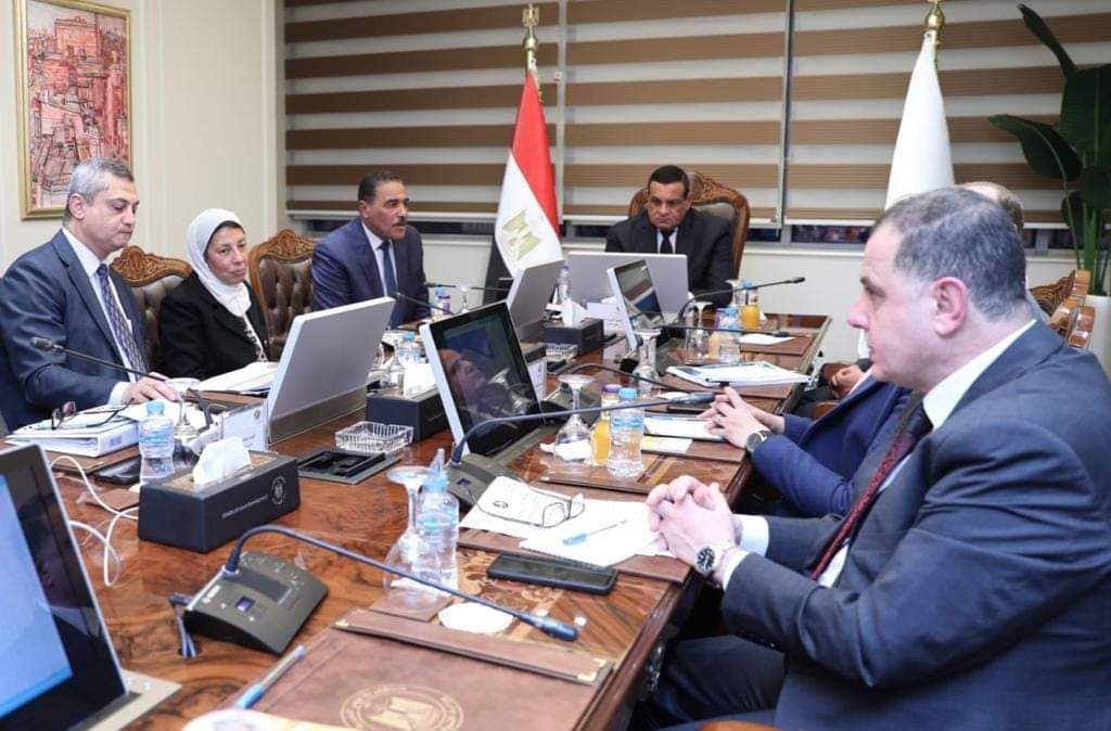 وزير التنمية المحلية يتابع مع محافظ مطروح الموقف التنفيذى للمشروعات 