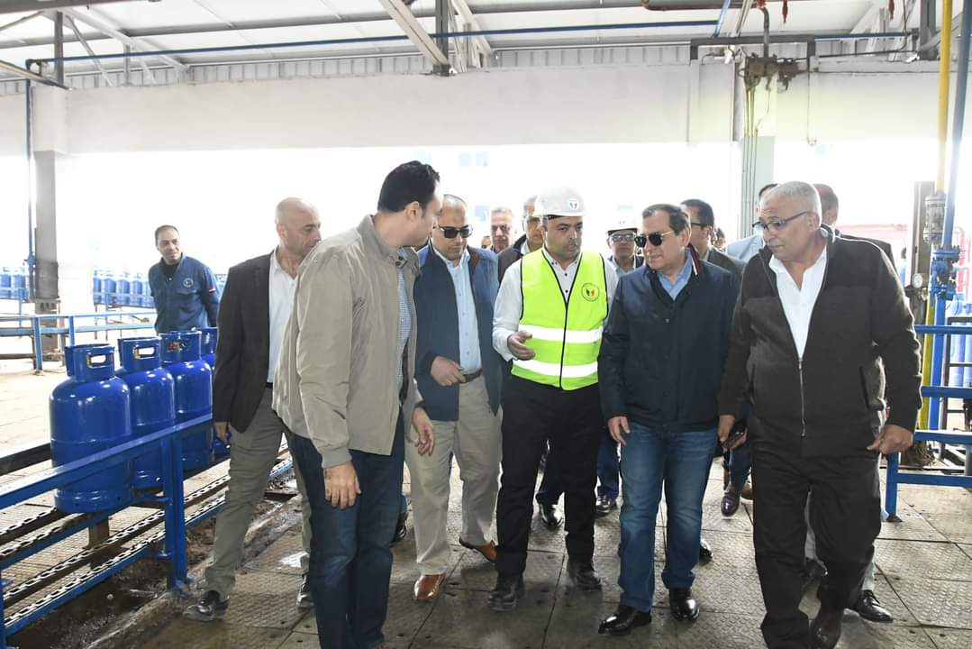 الملا يتفقد المنطقة الجغرافية البترولية بطنطا
