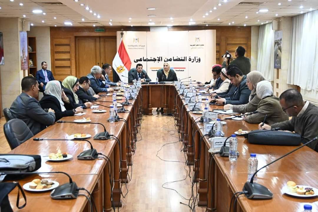 وزيرا التضامن والشباب يناقشان استعدادات تنظيم إحتفالية "قادرون بإختلاف" - الخبر لايف