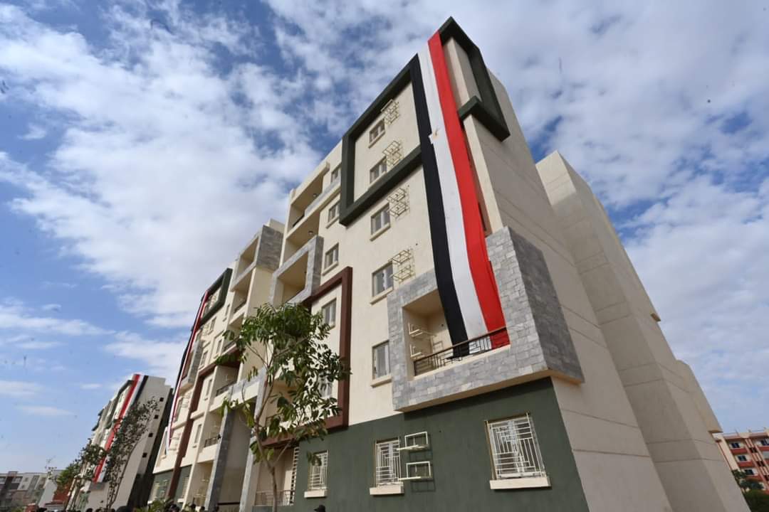 وزير الإسكان يتفقد وحدات المبادرة الرئاسية "سكن لكل المصريين - محور متوسطى الدخل"بأسوان الجديدة