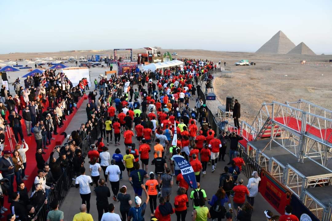 وزير الشباب والرياضة يطلق إشارة بدء ماراثون الأهرامات