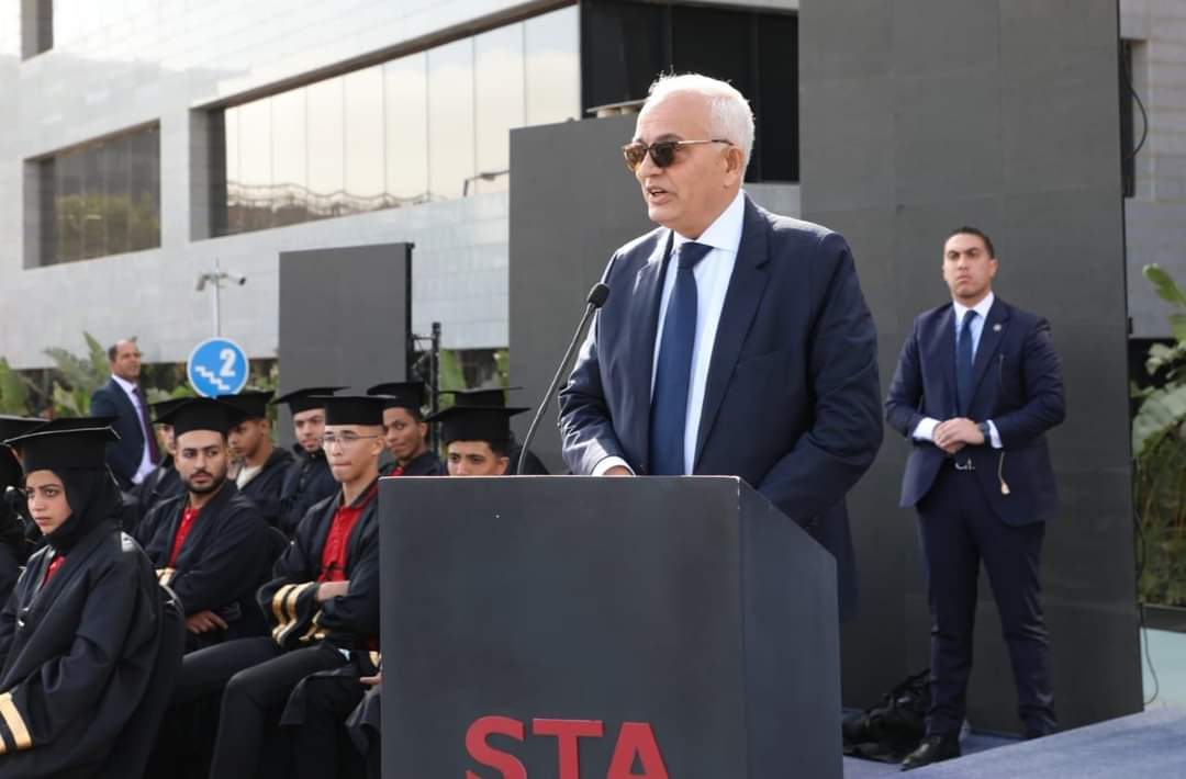 وزير التعليم يشهد حفل تخرج طلاب أكاديمية السويدى