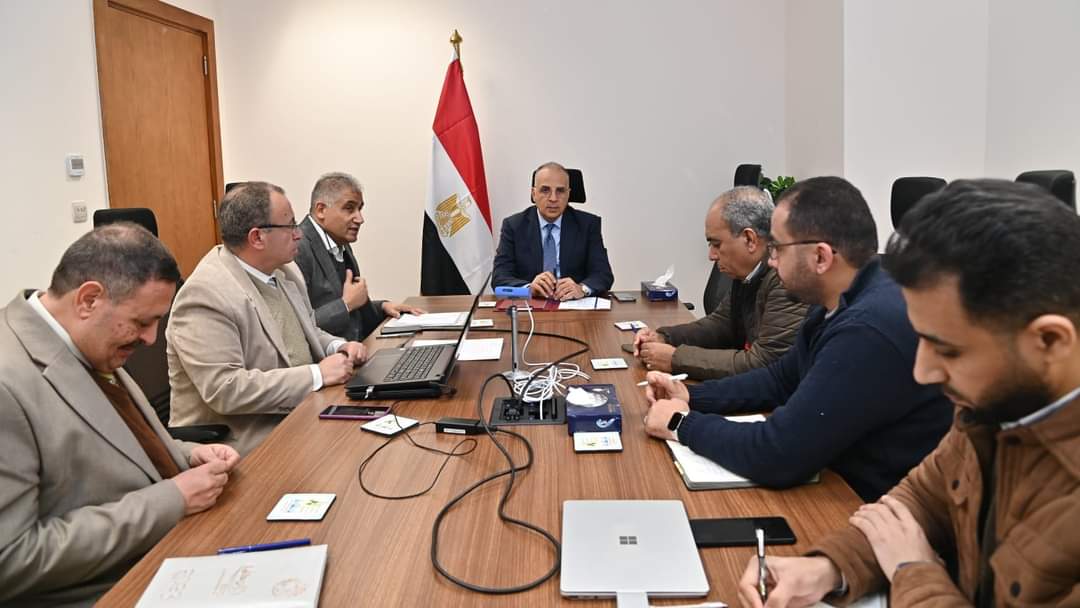وزير الرى يبحث الإحتياجات المائية للزراعة خلال الموسم الصيفى المقبل