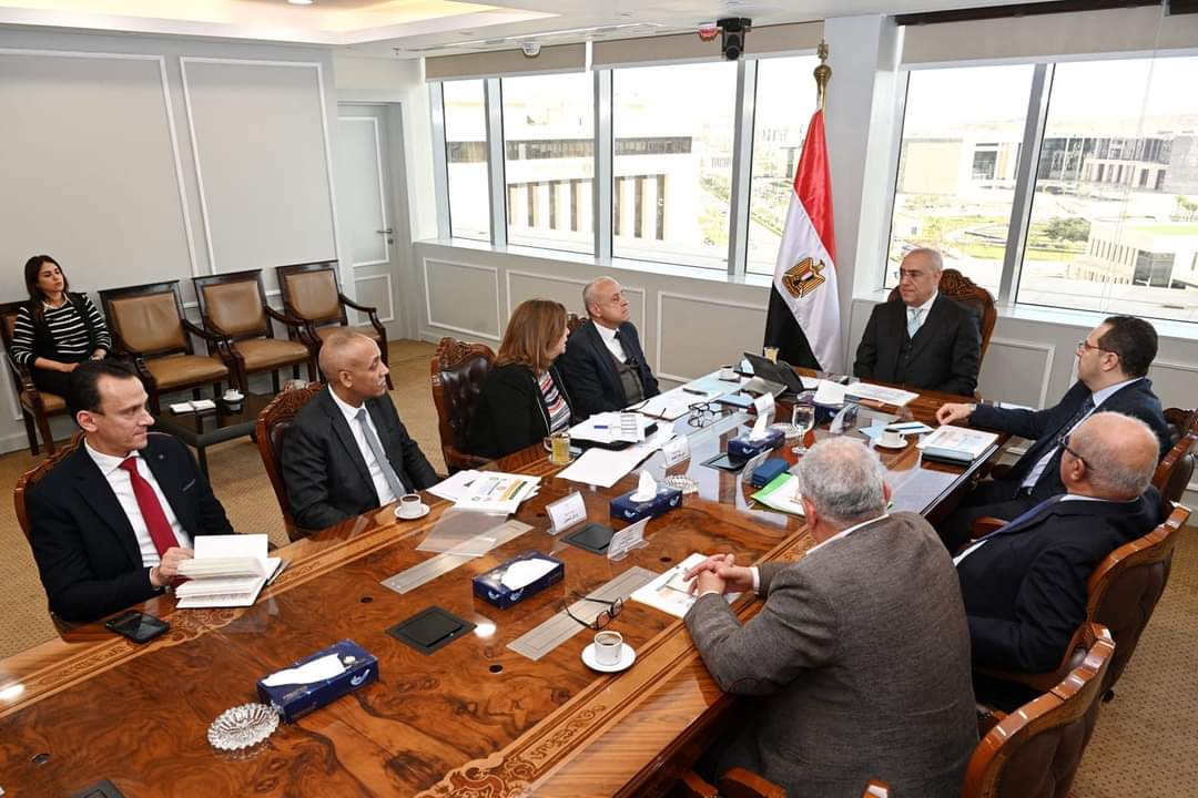 وزير الإسكان يوجه بضرورة تنفيذ أعمال الصيانة القياسية لمواقع مشروعات الإسكان الاجتماعى والمتوسط