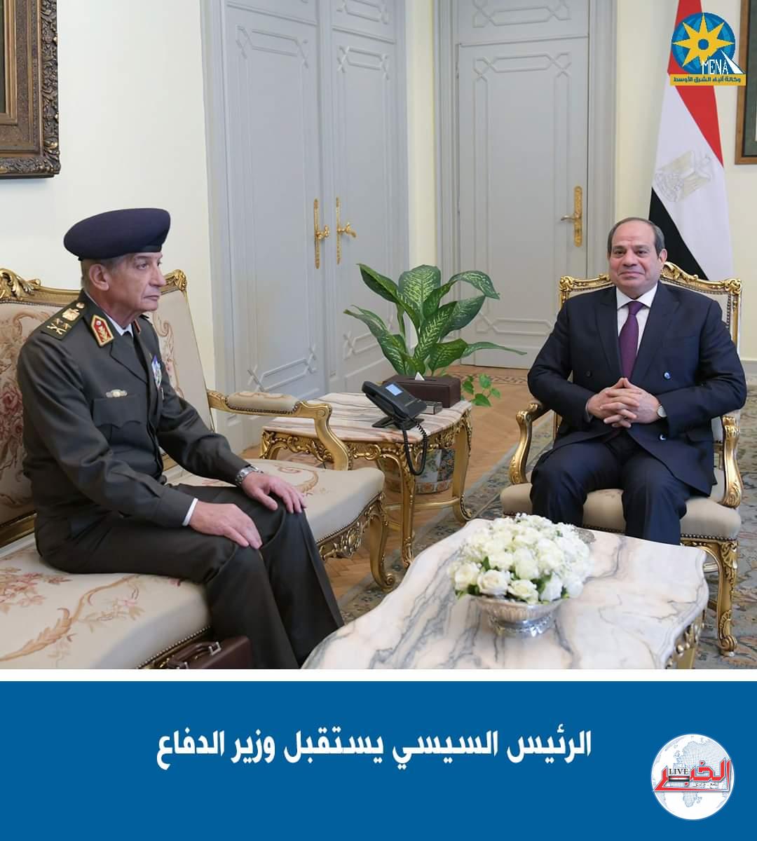 الرئيس يستقبل وزير الدفاع 
