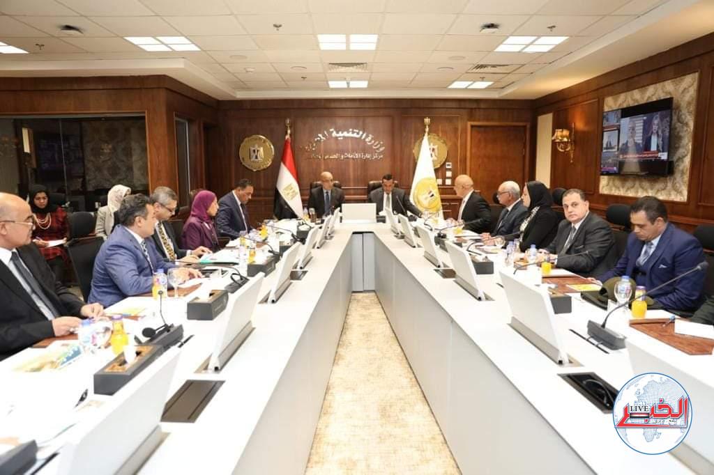 وزيرا التنمية المحلية والإسكان يتابعان مع محافظ مطروح الموقف التنفيذي للمشروعات الجارية وتدقيق الأحوزة العمرانية - الخبر لايف