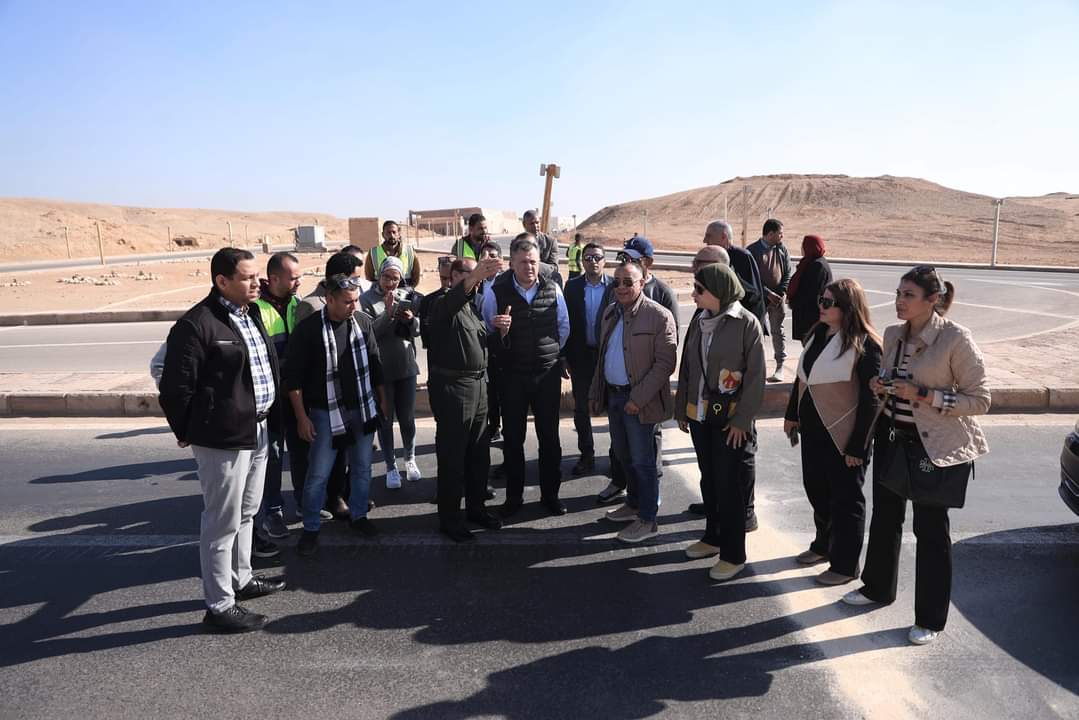 وزير السياحة والآثار يتفقد أعمال تطوير الخدمات بمنطقة أهرامات الجيزة