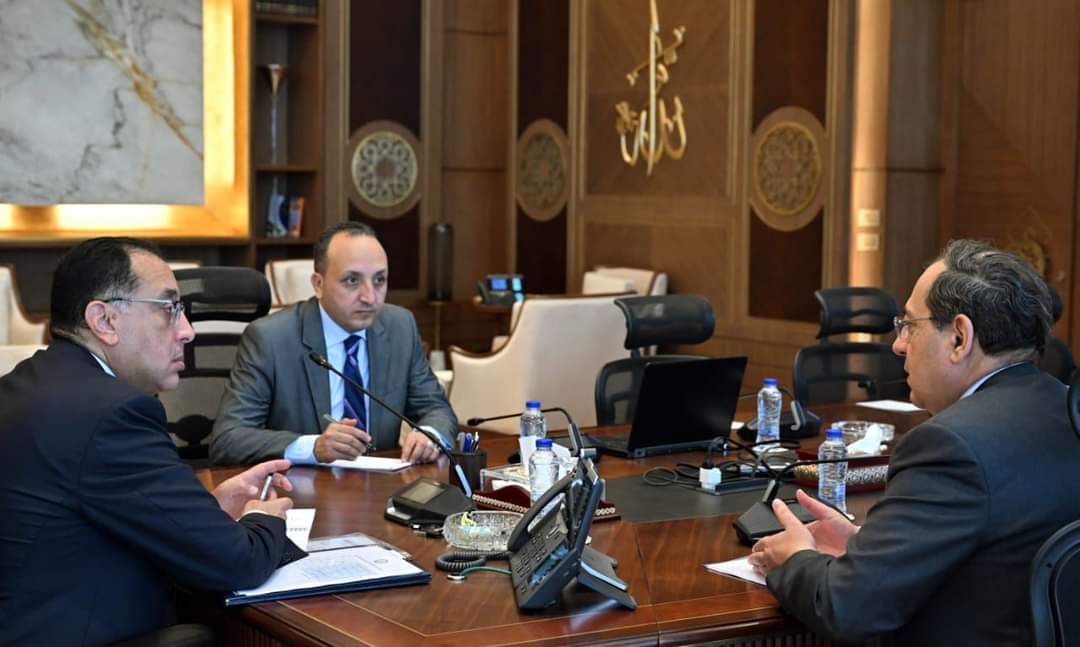 مدبولى : تذليل أى معوقات أو تحديات تواجه مشروع تحويل السيارات إلى العمل بالغاز الطبيعى