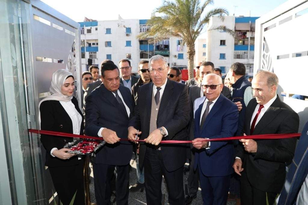 إفتتاح المركز التكنولوجى لاصدار تراخيص المحال العامة بحى المناخ ببورسعيد 