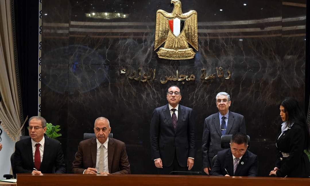 بدء الدراسات والقياسات التمهيدية لتطوير مشروع طاقة شمسية بقدرة 10 جيجاوات 
