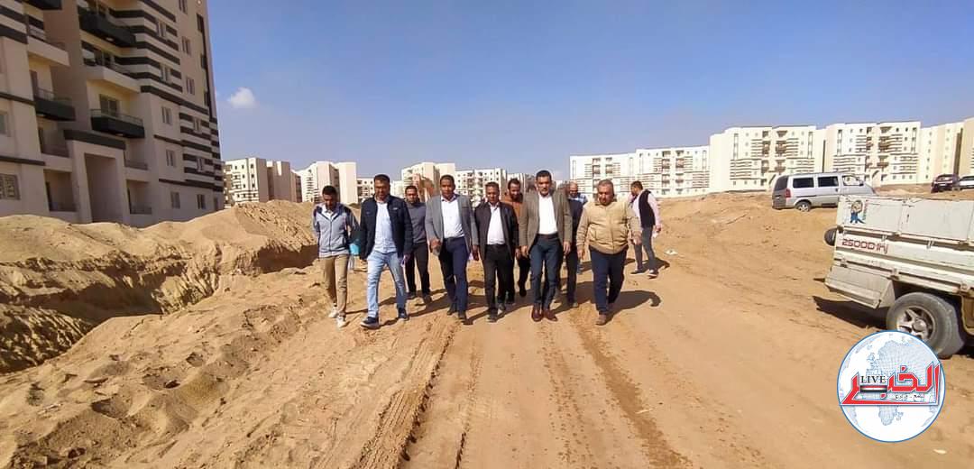 مسئولو "الإسكان" يتفقدون مشروعات المرافق والطرق بحدائق العاصمة
