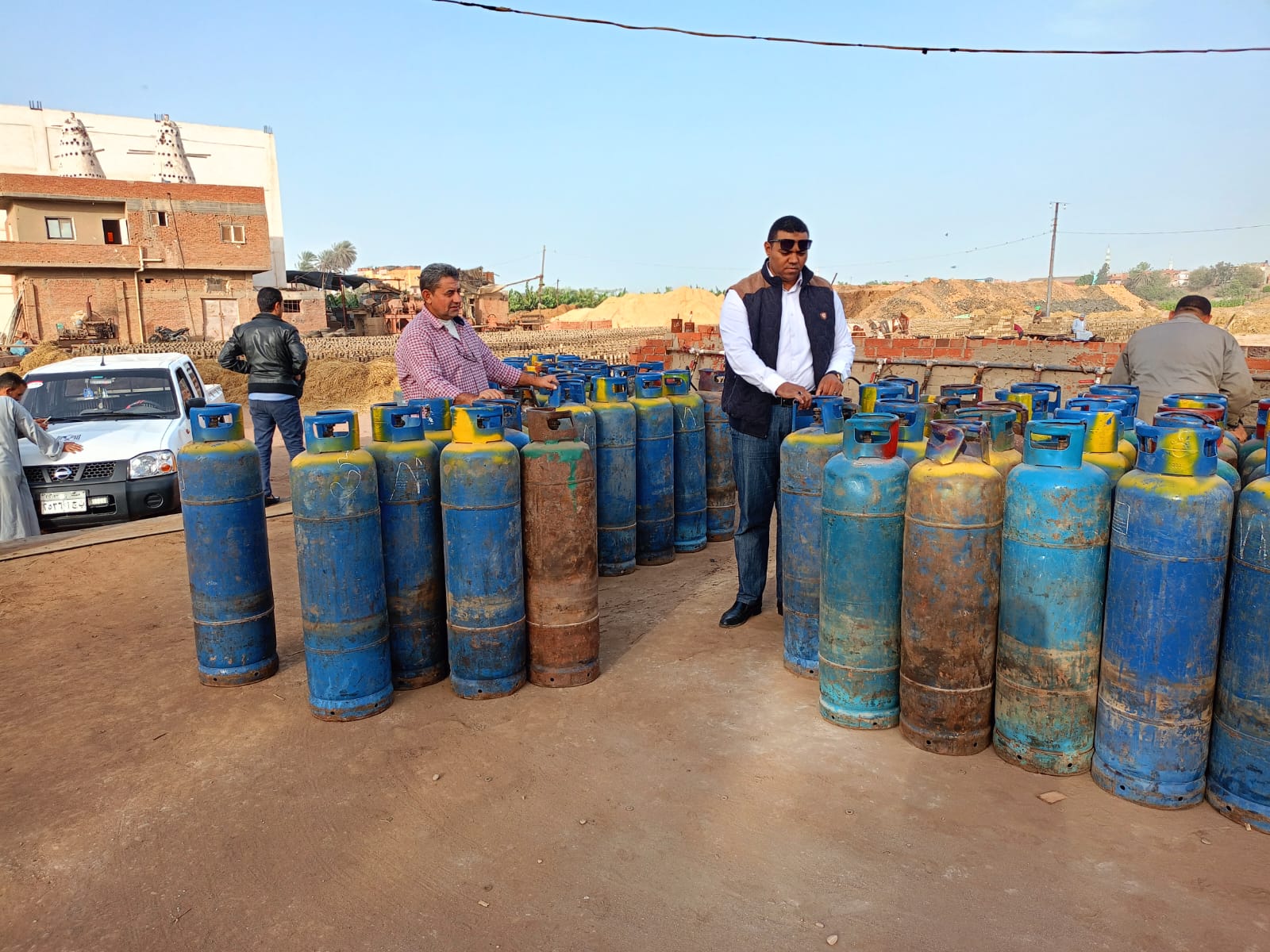 اسطوانات غاز وسجائر مجهولة بكوم حمادة وإيتاى البارود