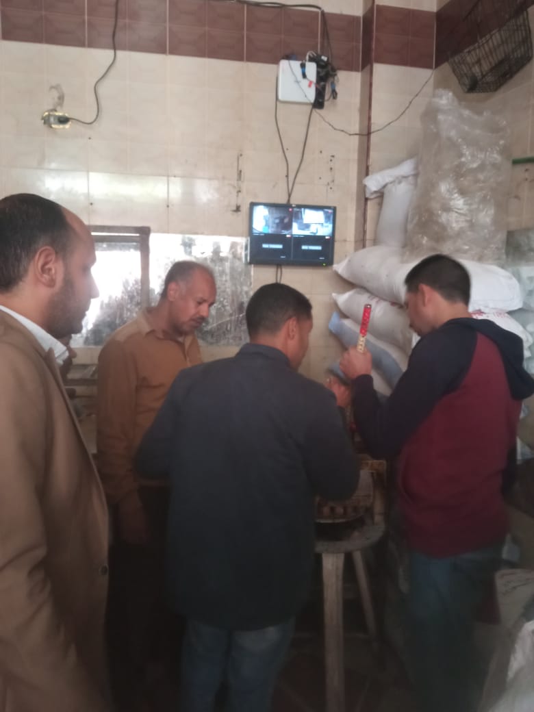تحرير 200 محضر لمحلات ومخابز بأسيوط 