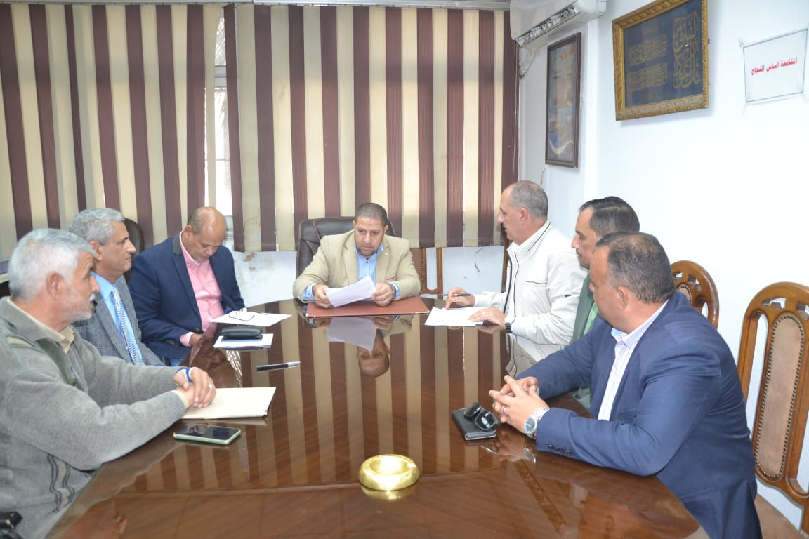 إزالة الأقفاص السمكية المخالفة بمجرى النيل فرع رشيد