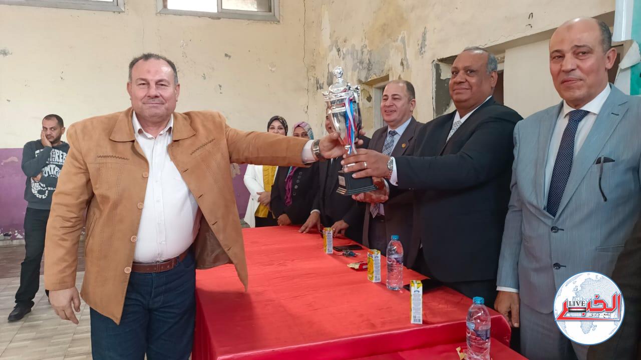 رئيس الجامعة اليابانية والسفير المجرى يشهدان توقيع مذكرة تفاهم  