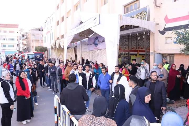 محافظ الإسكندرية تابع غلق صناديق التصويت..ويؤكد:الإقبال غير مسبوق