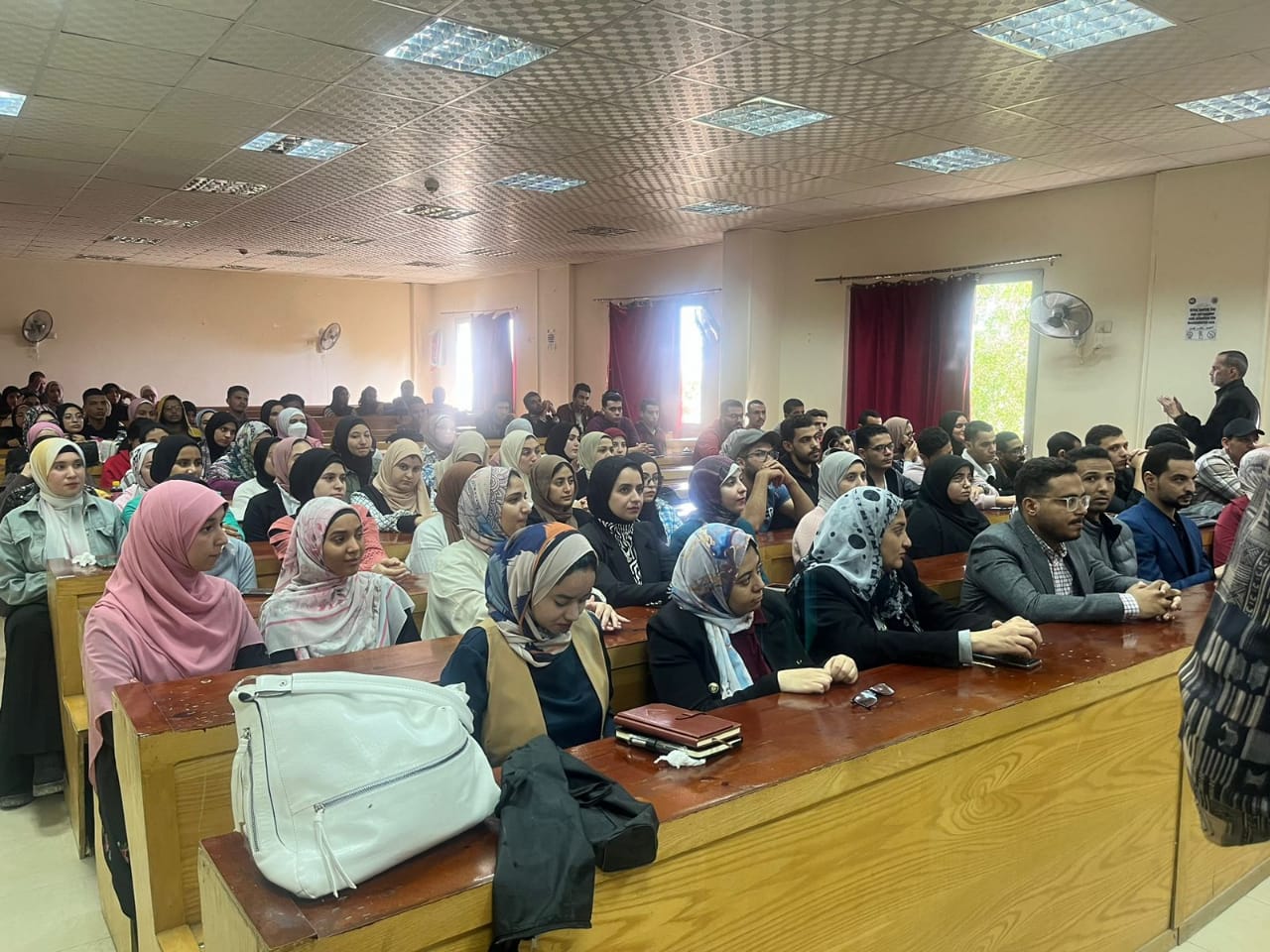 دليل مناهضة العنف ضد المرأة ب 3 لغات أجنبية