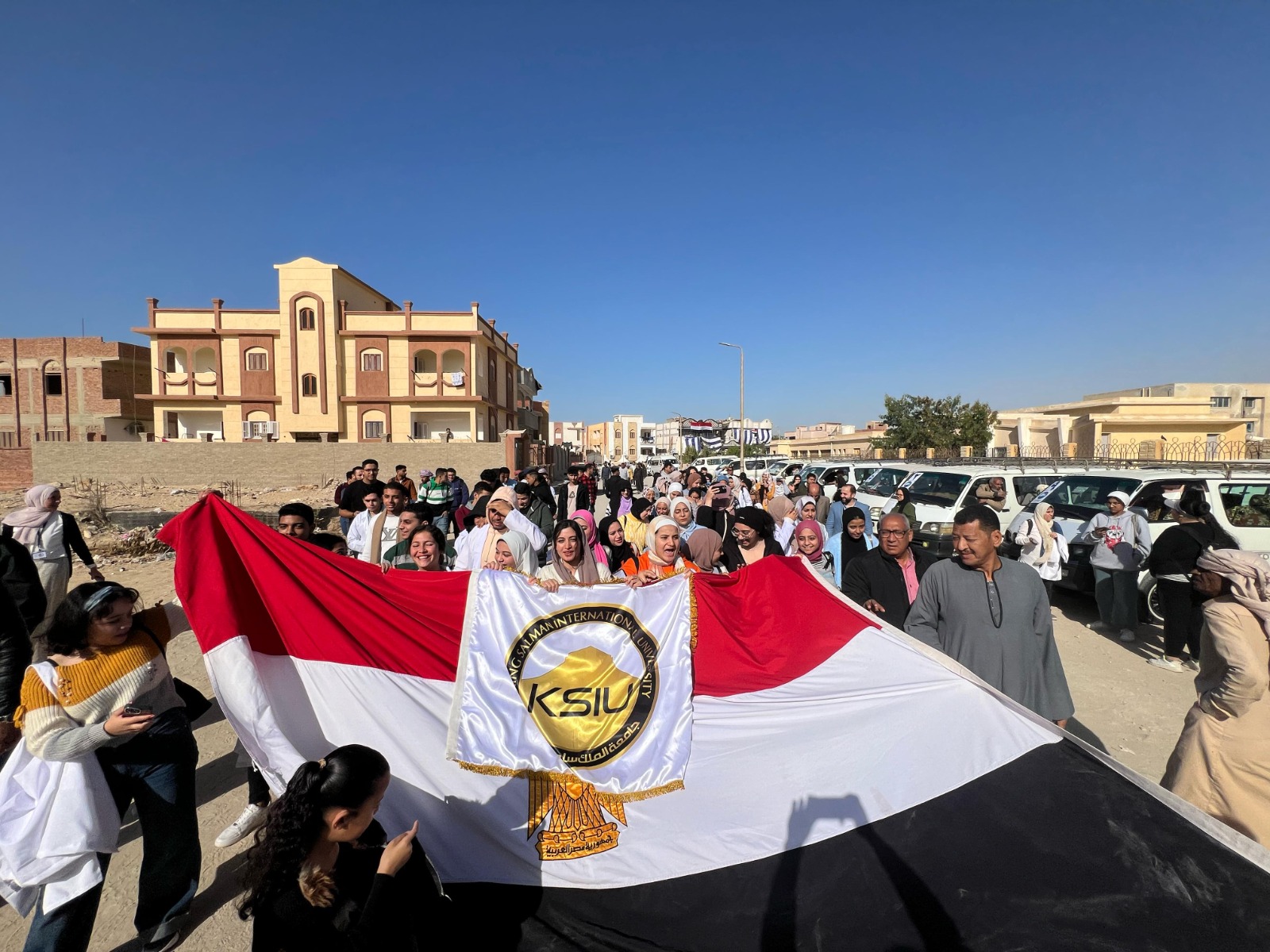 رئيس جامعة الملك سلمان الأهلية يتابع مشاركة الطلاب فى العملية الانتخابية 