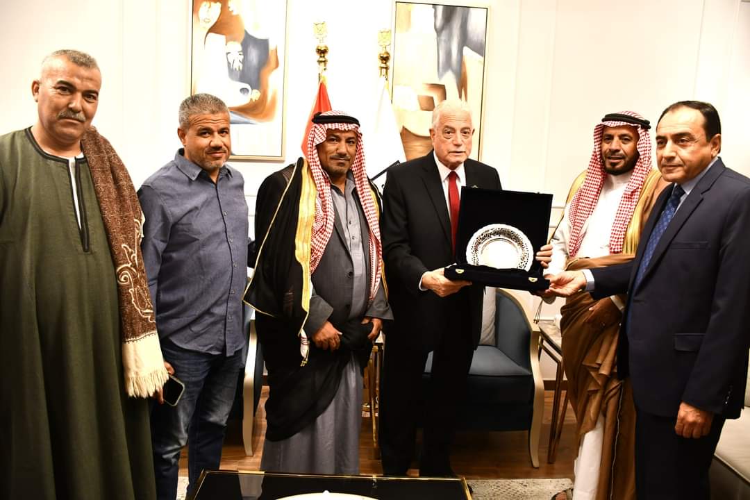 محافظ جنوب سيناء يستقبل وفدا من مشايخ وعواقل مدينة نويبع ويبحث مطالبهم ومقترحاتهم 