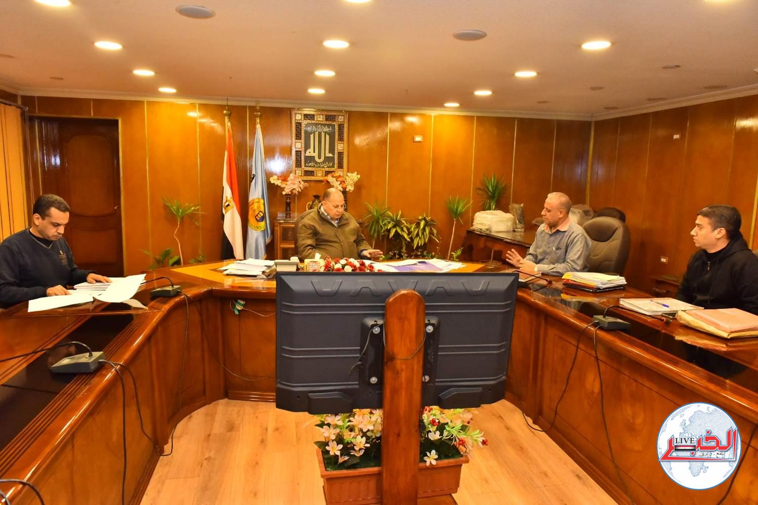 تثبيت 296 من العمالة المؤقتة والعاملين بالصناديق والحسابات الخاصة على موازنة الديوان العام بأسيوط 
