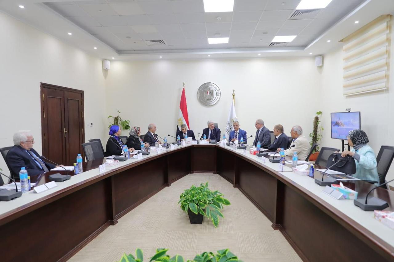 مندور يهنئ الفريق أسامة ربيع برئاسة مجلس أمناء جامعة الإسماعيلية الجديدة الأهلية