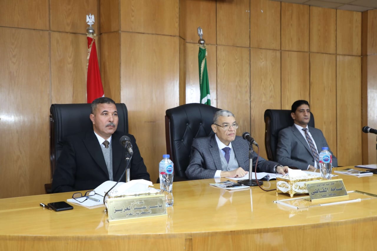 محافظ المنيا يرأس اجتماع اللجنة العامة لحماية الطفل 