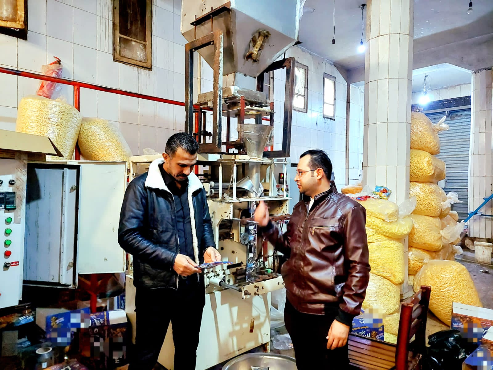 تموين دمنهور يضبط مصنعين  بدون ترخيص