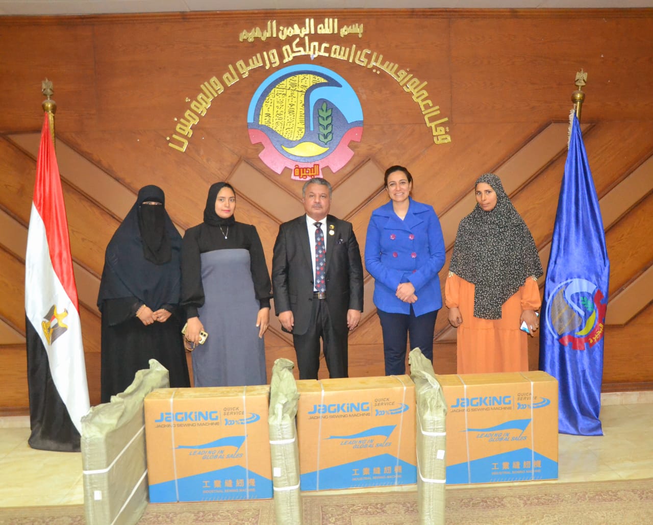 ماكينات خياطة لأوائل دفعة المتدربين على مهنة التطريز بقرية البريجات كوم حمادة