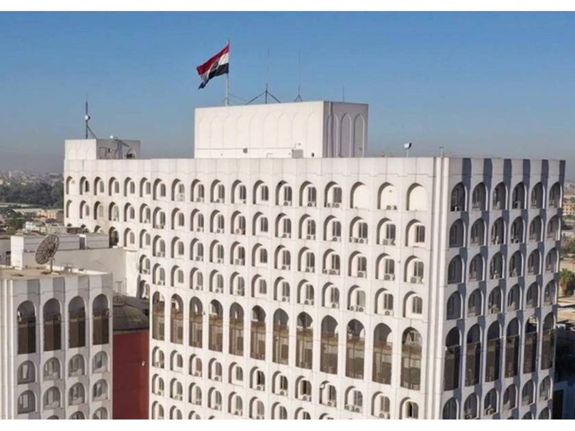 الخارجية العراقية .. تدين قصف السفارة الأمريكية في بغداد